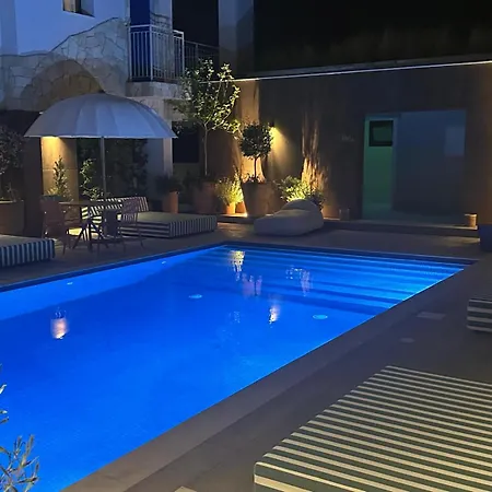Luxury דירה